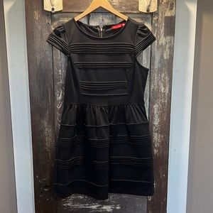 Elle black dress